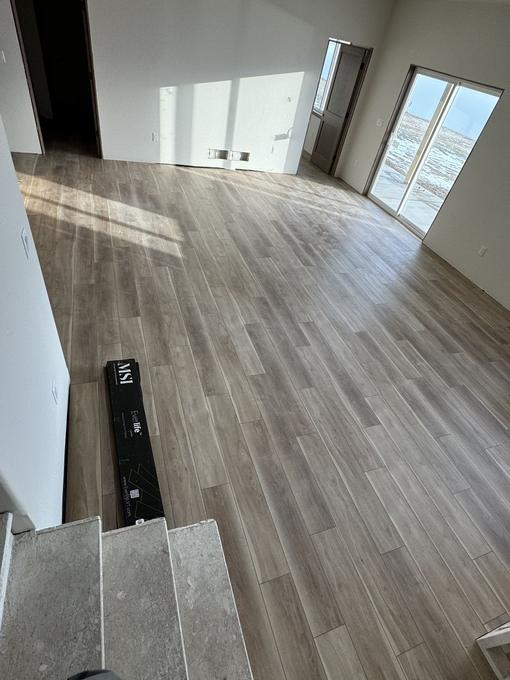 Wide-plank LVP through an open great room